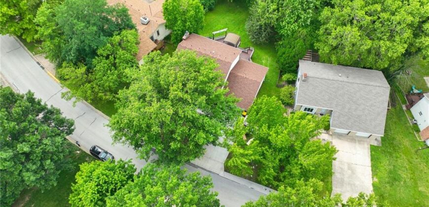 5528 NW Verlin Drive, Kansas City, MO 64152