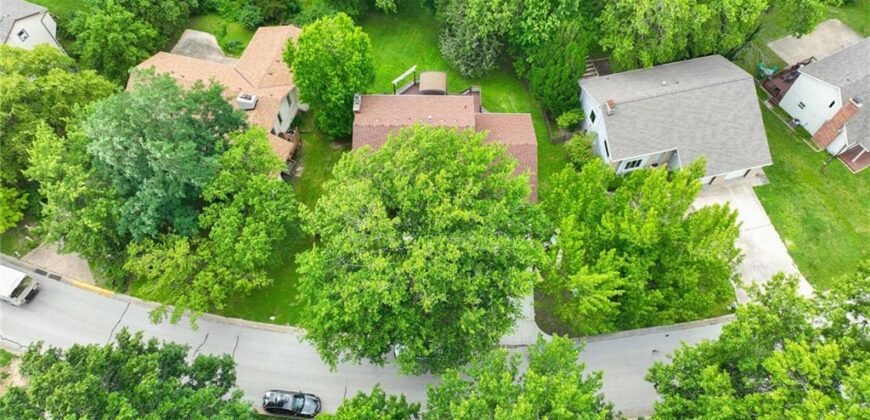 5528 NW Verlin Drive, Kansas City, MO 64152