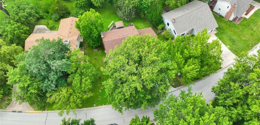 5528 NW Verlin Drive, Kansas City, MO 64152