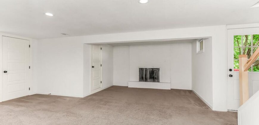 5908 NW Harris Drive, Kansas City, MO 64152