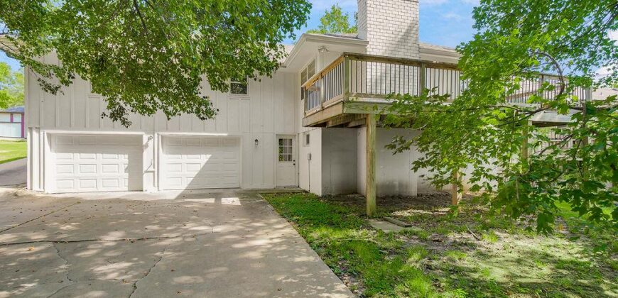 5908 NW Harris Drive, Kansas City, MO 64152