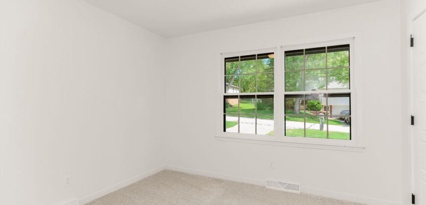 5908 NW Harris Drive, Kansas City, MO 64152
