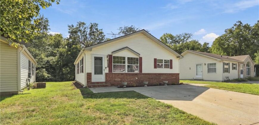 7905 NW 122nd Court, Kansas City, MO 64163