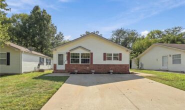 7905 NW 122nd Court, Kansas City, MO 64163