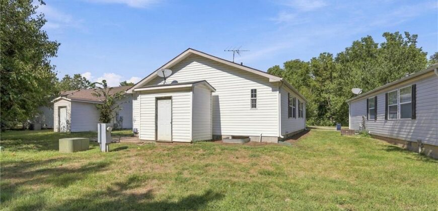 7905 NW 122nd Court, Kansas City, MO 64163