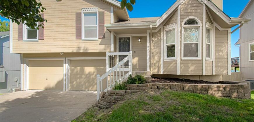 14105 LORA Street, Smithville, MO 64089