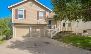 14105 LORA Street, Smithville, MO 64089