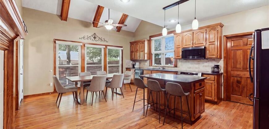 1732 NE 80th Place, Kansas City, MO 64118