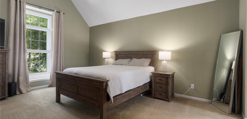 1533 Canterbury Lane, Liberty, MO 64068
