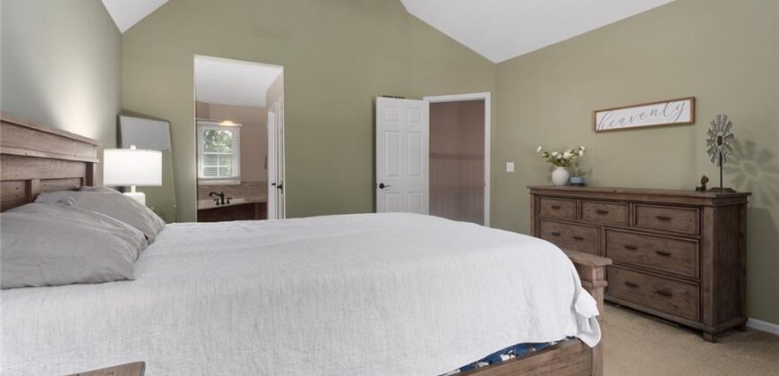 1533 Canterbury Lane, Liberty, MO 64068
