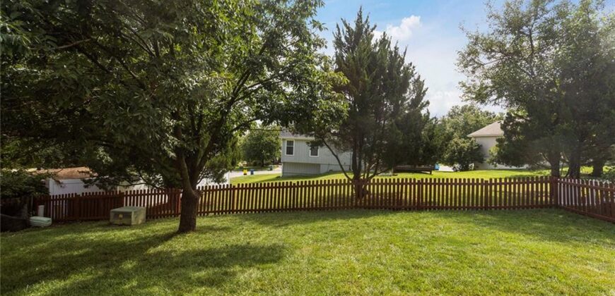 1533 Canterbury Lane, Liberty, MO 64068