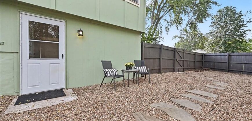 6310 NW Waukomis Drive, Kansas City, MO 64151