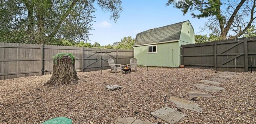 6310 NW Waukomis Drive, Kansas City, MO 64151