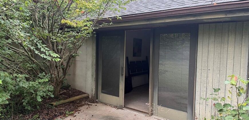 1405 Lynwood Court, Liberty, MO 64068