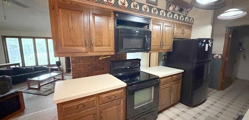 1405 Lynwood Court, Liberty, MO 64068