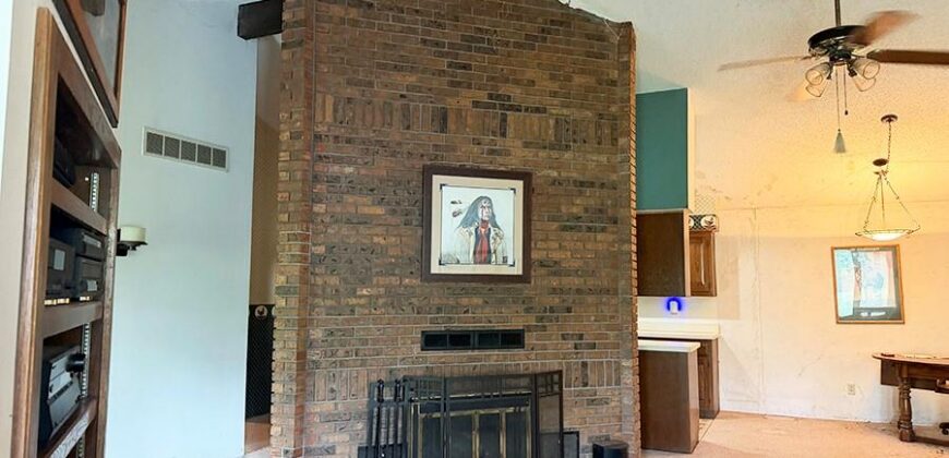 1405 Lynwood Court, Liberty, MO 64068