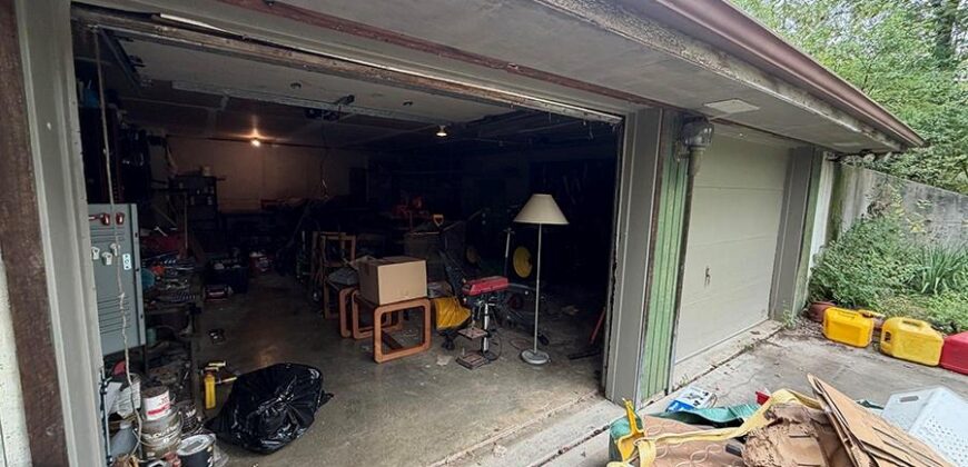 1405 Lynwood Court, Liberty, MO 64068