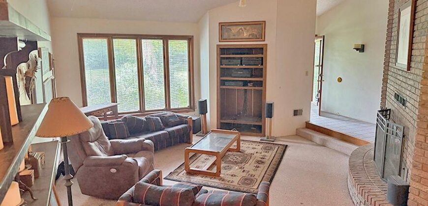 1405 Lynwood Court, Liberty, MO 64068