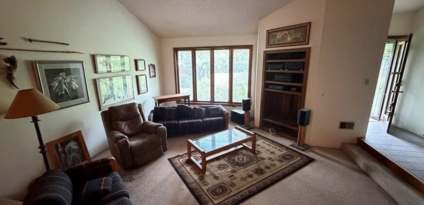 1405 Lynwood Court, Liberty, MO 64068