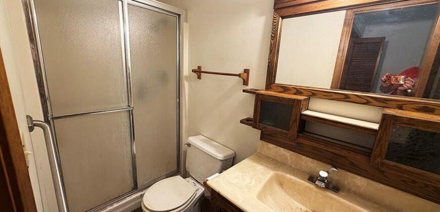 1405 Lynwood Court, Liberty, MO 64068