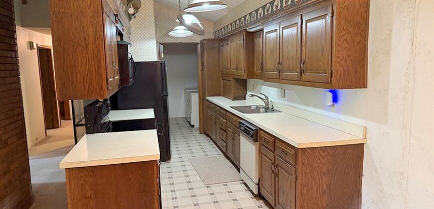 1405 Lynwood Court, Liberty, MO 64068