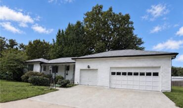 216 Moss Avenue, Liberty, MO 64068