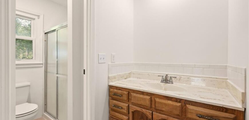 10106 NW Mirror Lake Drive, Kansas City, MO 64152