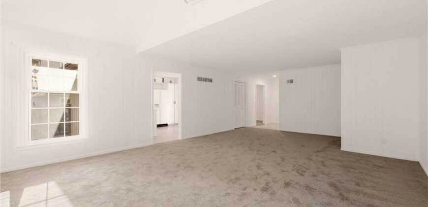 10106 NW Mirror Lake Drive, Kansas City, MO 64152
