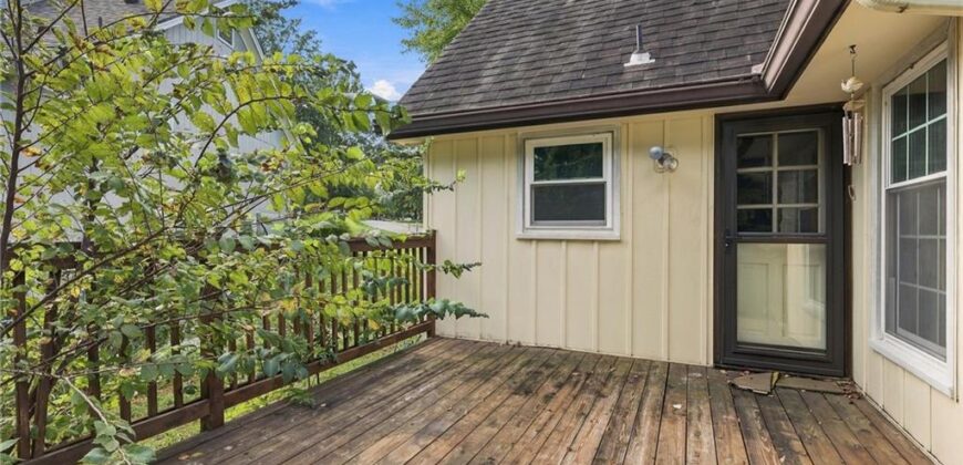 10106 NW Mirror Lake Drive, Kansas City, MO 64152