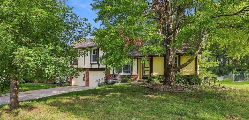 10106 NW Mirror Lake Drive, Kansas City, MO 64152