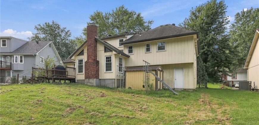 10106 NW Mirror Lake Drive, Kansas City, MO 64152