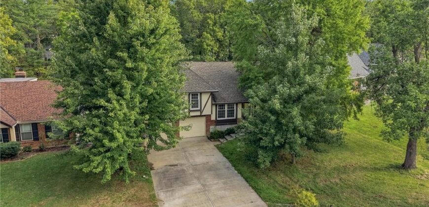 10106 NW Mirror Lake Drive, Kansas City, MO 64152