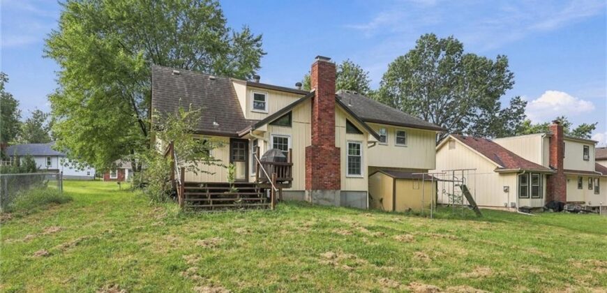 10106 NW Mirror Lake Drive, Kansas City, MO 64152