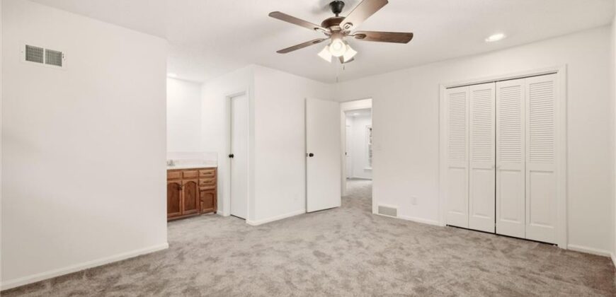 10106 NW Mirror Lake Drive, Kansas City, MO 64152