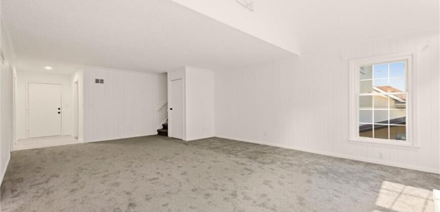 10106 NW Mirror Lake Drive, Kansas City, MO 64152