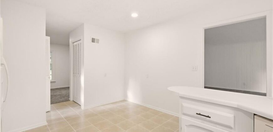 10106 NW Mirror Lake Drive, Kansas City, MO 64152