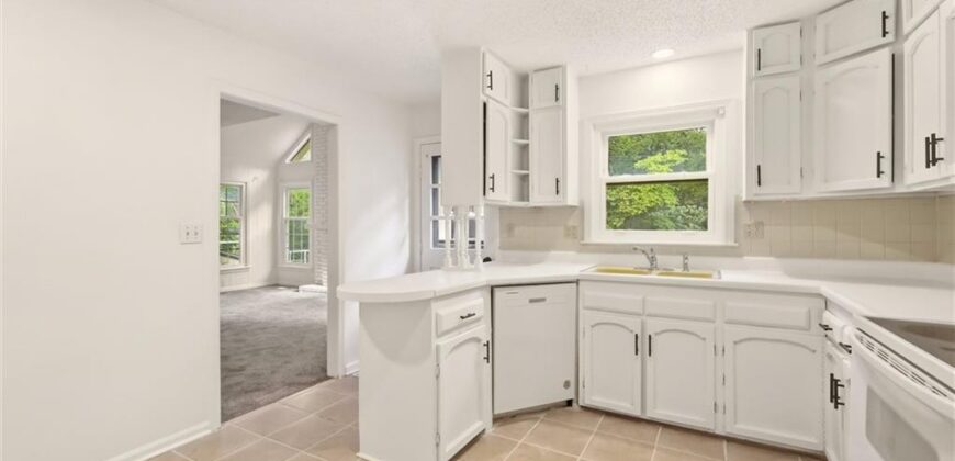 10106 NW Mirror Lake Drive, Kansas City, MO 64152