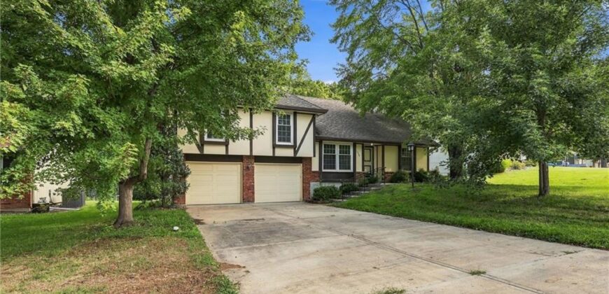 10106 NW Mirror Lake Drive, Kansas City, MO 64152