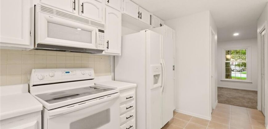 10106 NW Mirror Lake Drive, Kansas City, MO 64152