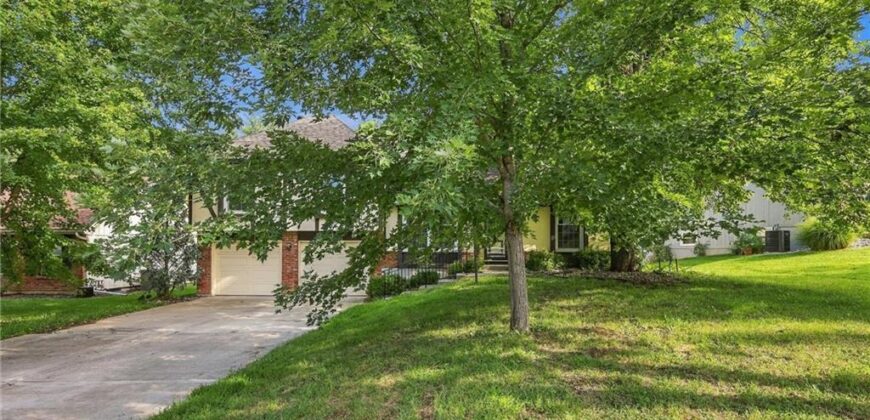 10106 NW Mirror Lake Drive, Kansas City, MO 64152