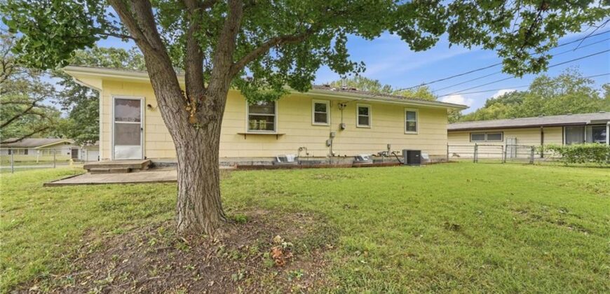 2404 NE Shady Lane Drive, Gladstone, MO 64118