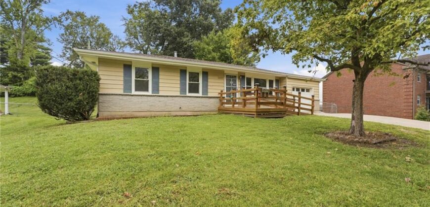 2404 NE Shady Lane Drive, Gladstone, MO 64118
