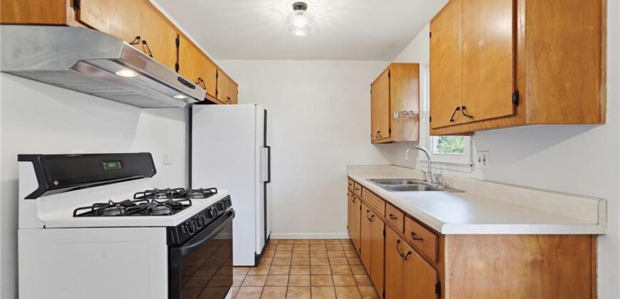 2404 NE Shady Lane Drive, Gladstone, MO 64118