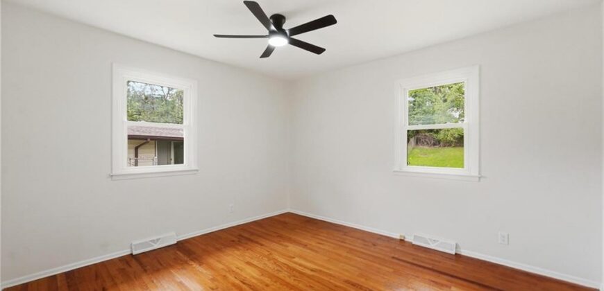 2404 NE Shady Lane Drive, Gladstone, MO 64118
