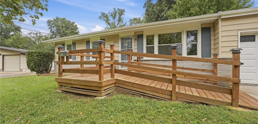 2404 NE Shady Lane Drive, Gladstone, MO 64118