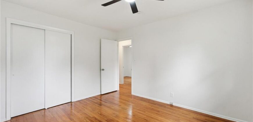 2404 NE Shady Lane Drive, Gladstone, MO 64118