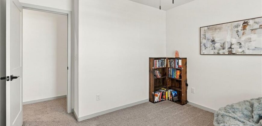 11718 N Manning Avenue, Kansas City, MO 64157