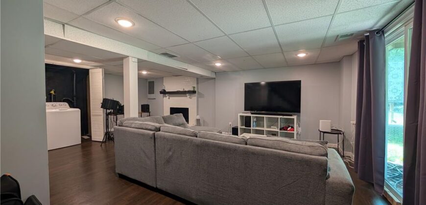 6116 N Broadway Street, Gladstone, MO 64118
