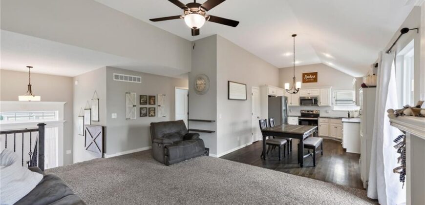902 N Cottonwood Street, Kearney, MO 64060