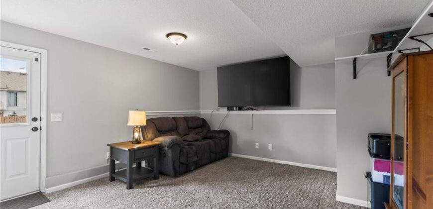 902 N Cottonwood Street, Kearney, MO 64060